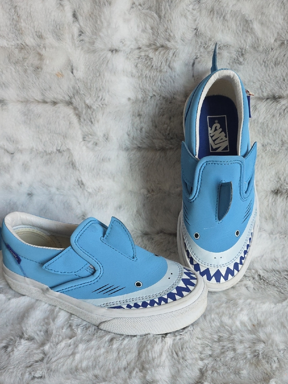 Pre-loved Vans Kids Shark Slip-On Shoes in Blue and White